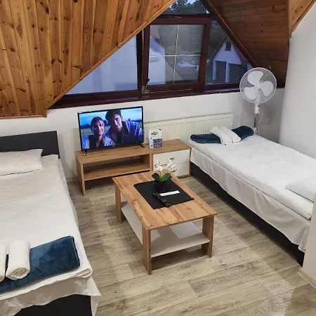 Miedzy Parkami Bed and breakfast