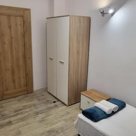 Nocleg ze śniadaniem Między Parkami 3*