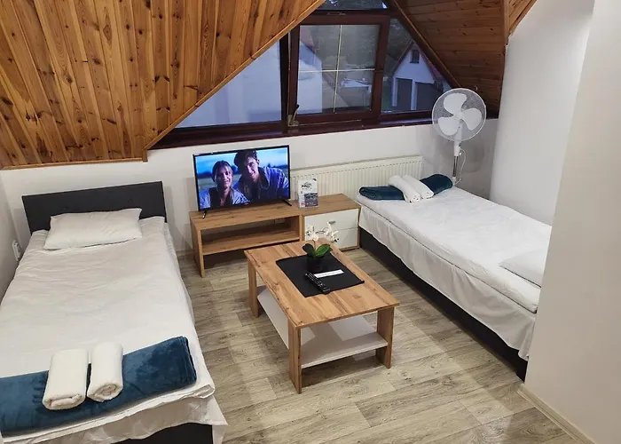 Miedzy Parkami Bed & Breakfast